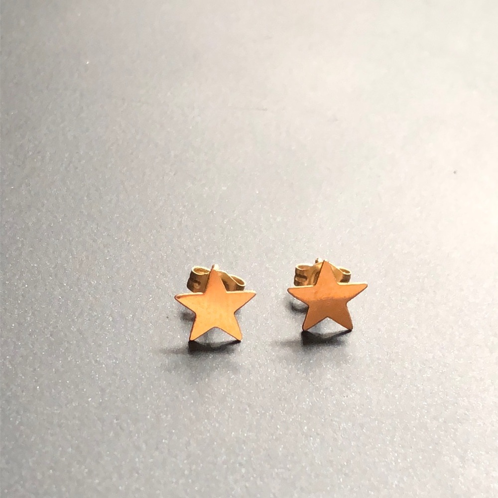 Gold star stud earrings.